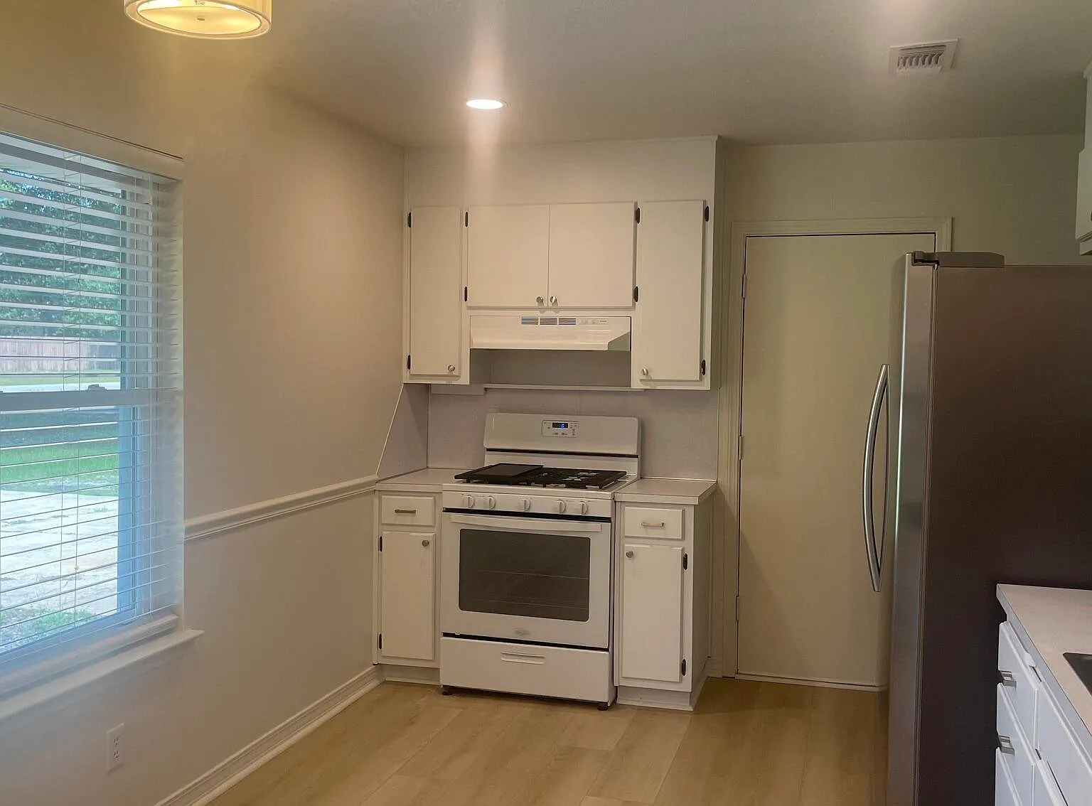 3 bed, 1412 sqft, $2,250 — Photo 4