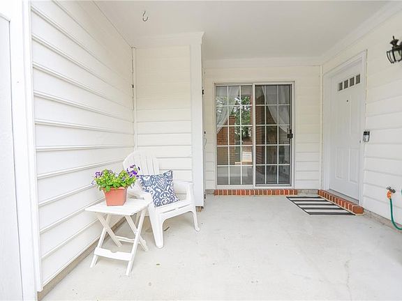 5th image of 112 Chippenham Dr APT C