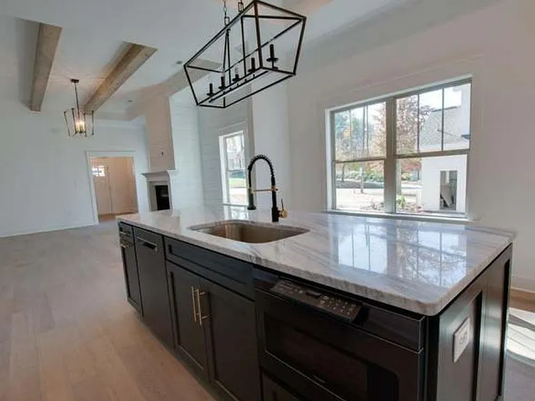210 Drake Ave SW — Photo 16