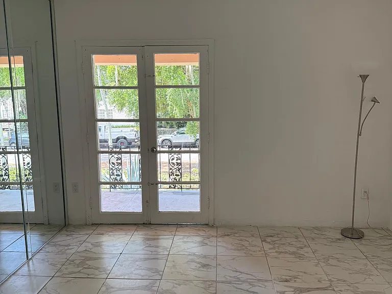 35 Phoenetia Ave #4 — Photo 3