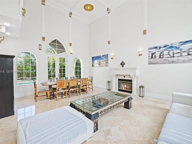 2501 Pine Tree Dr — Photo 6