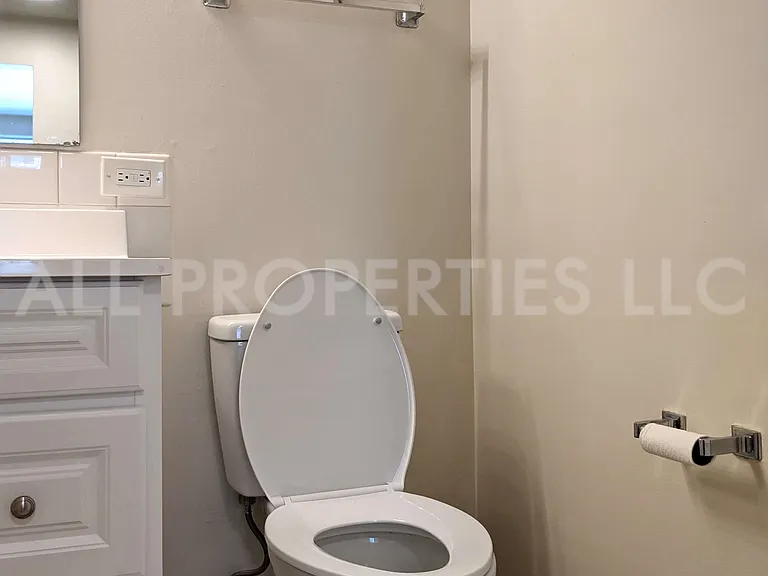 1200 N Emerson St #204 — Photo 24