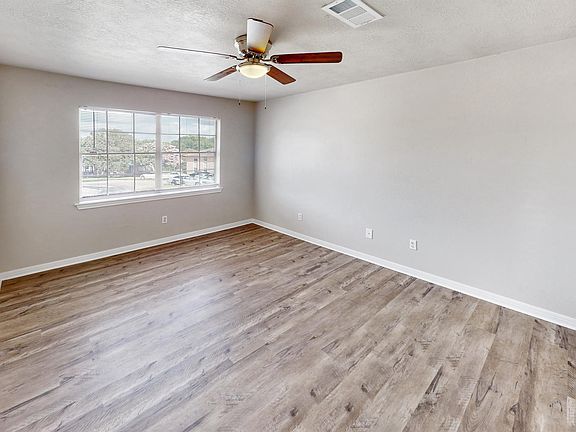 3rd image of 1204 Vinyard Ct #B