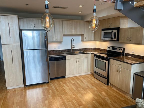 2nd image of 889 Date St Unit 536