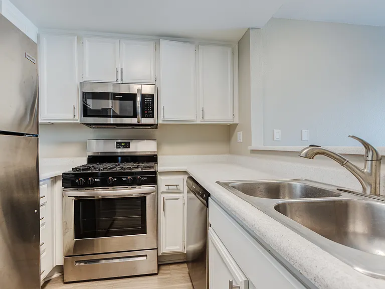 Laurel Villa — Photo 10