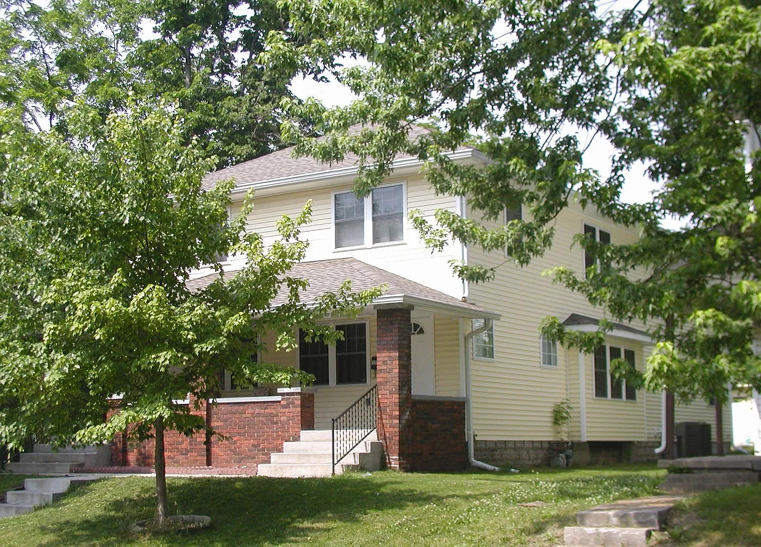 1206 N Temple Ave photo 1
