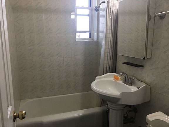 5th image of 14441 Sanford Ave APT 5E