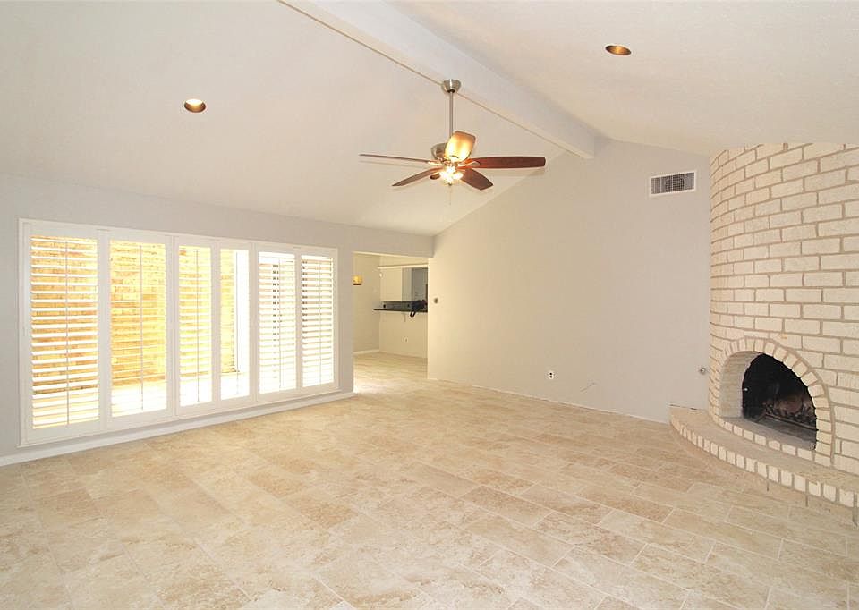 1st image of 20 Pinehurst Ln