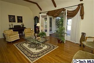 3rd image of 801 Domingo Dr