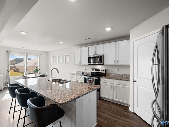 3rd image of 314 Southland Ct