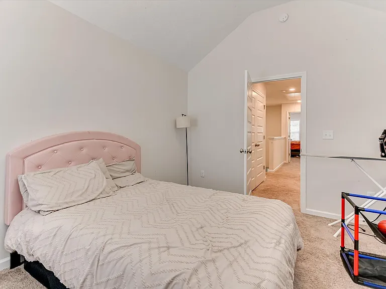 1055 Linsmore Ave — Photo 30