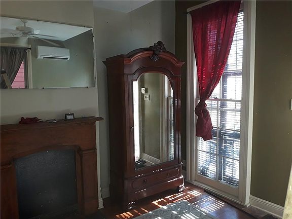 2nd image of 3135 Royal St