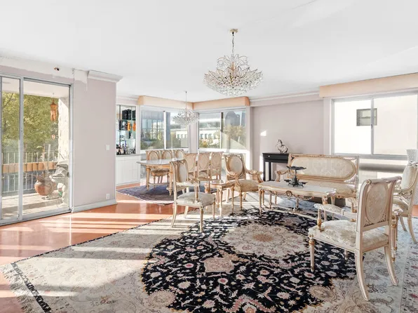 320 N Maple Dr Unit 303, Beverly Hills, CA 90210