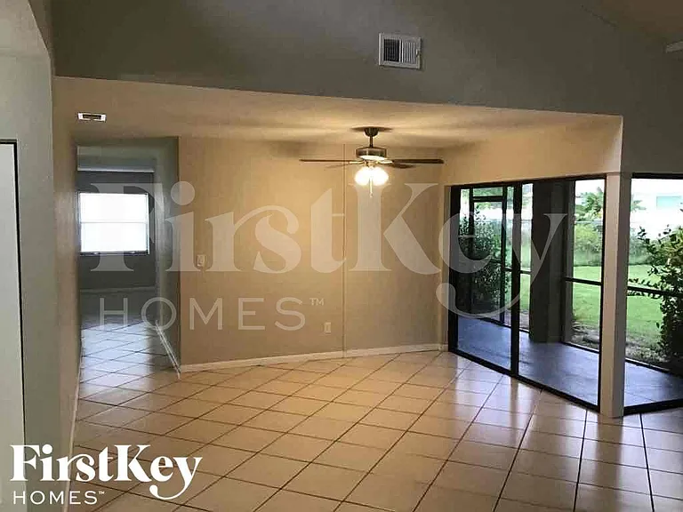 3415 SE 4th Ave — Photo 3