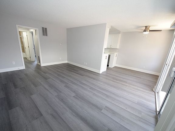 2nd image of 1256 Granville Ave APT 7