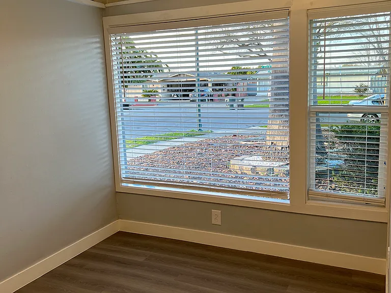 742 Lakebird Dr — Photo 23