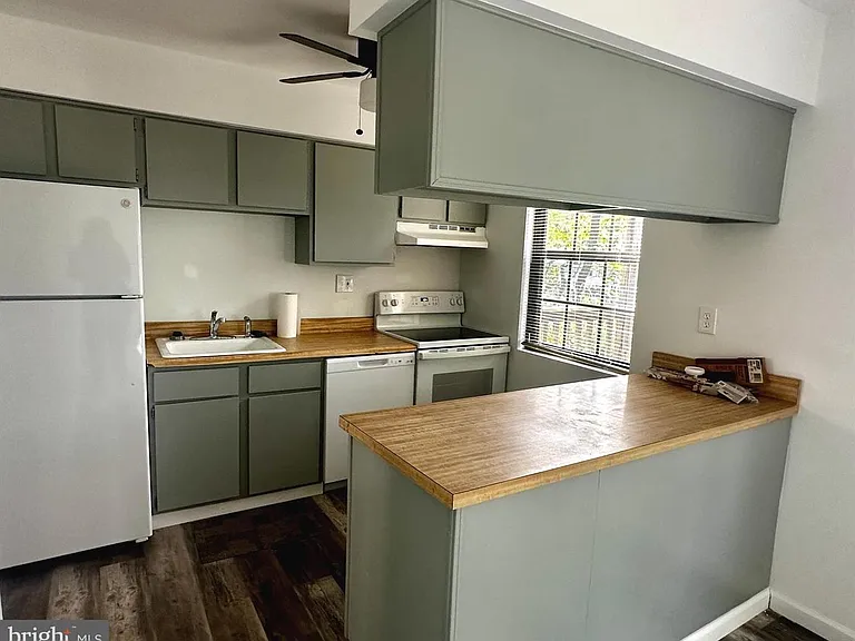 255 Greenough St — Photo 9