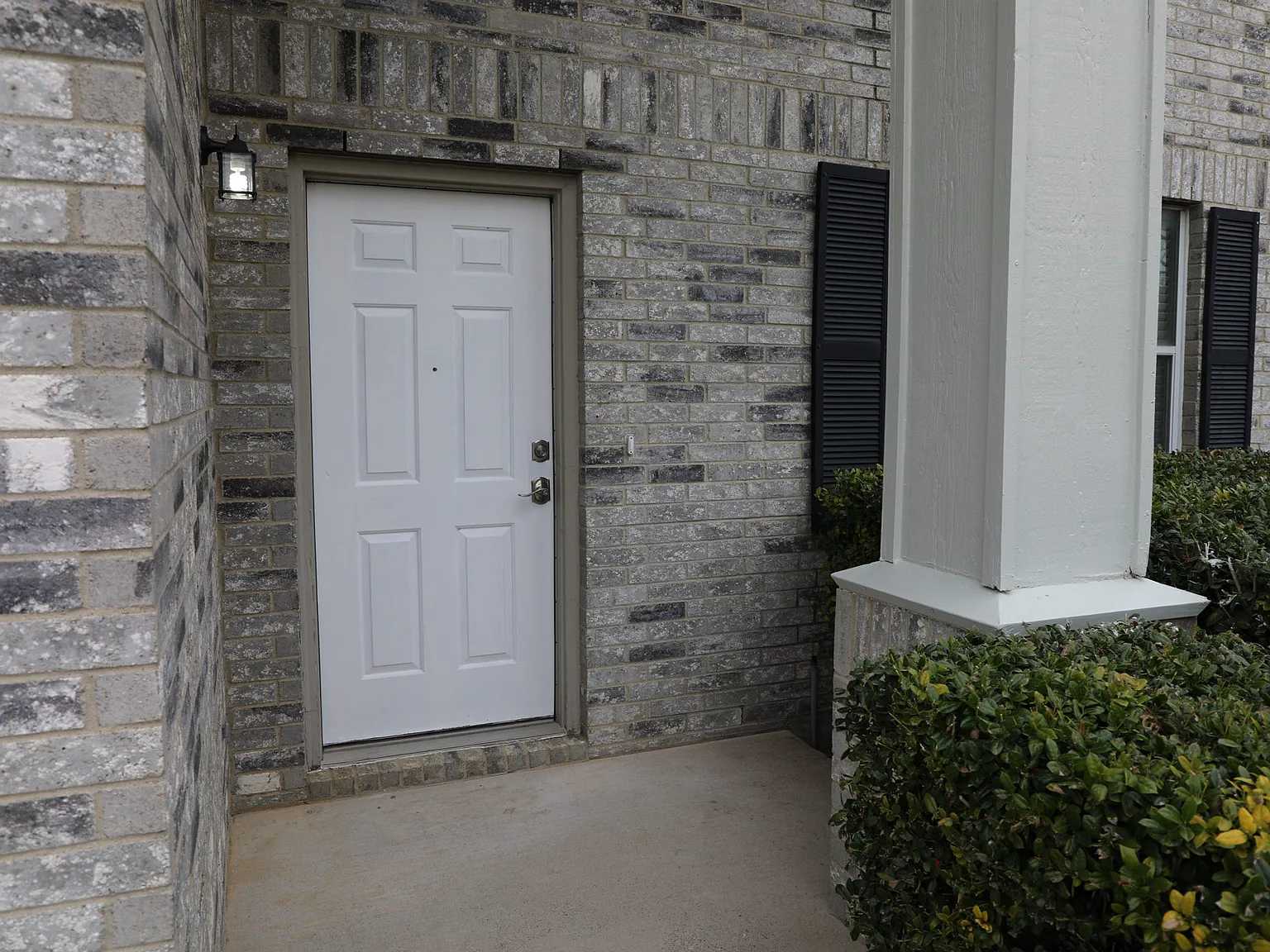 3 bed, 2.5 bath, 2235 sqft, $2,200 — Photo 2