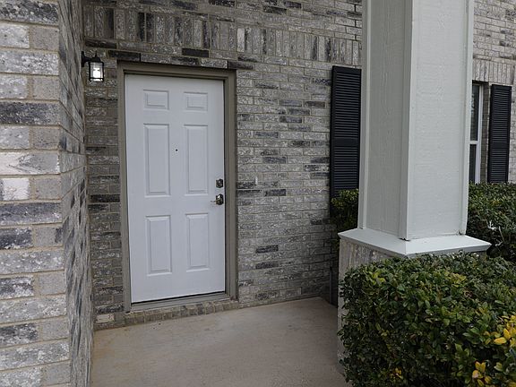 2nd image of 5105 Cliff Oaks Dr