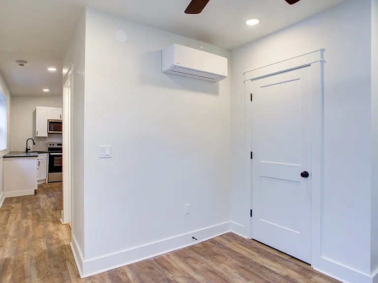 11 E Walnut St #2 — Photo 9