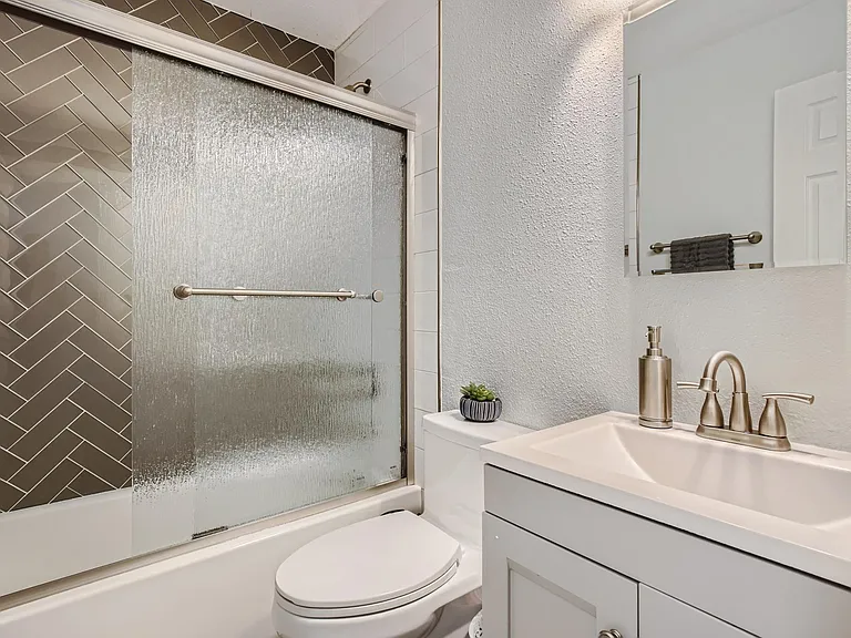 660 W 79th Pl — Photo 13