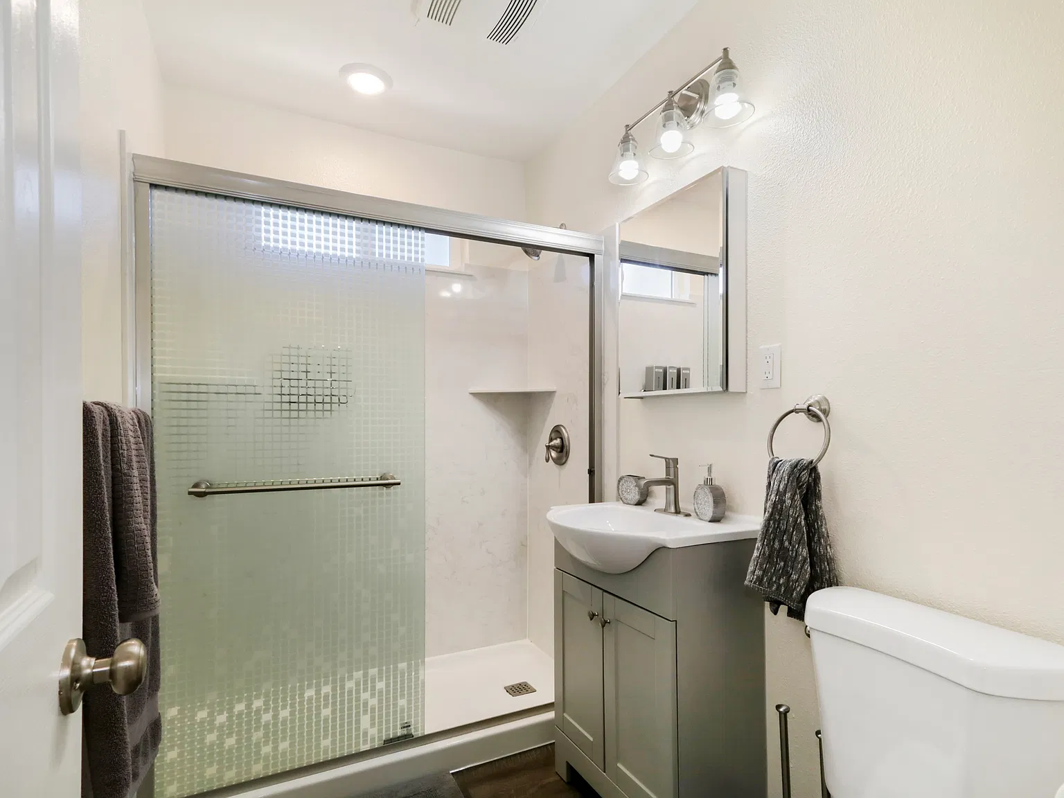 2 bed, 800 sqft, $1,850 — Photo 2