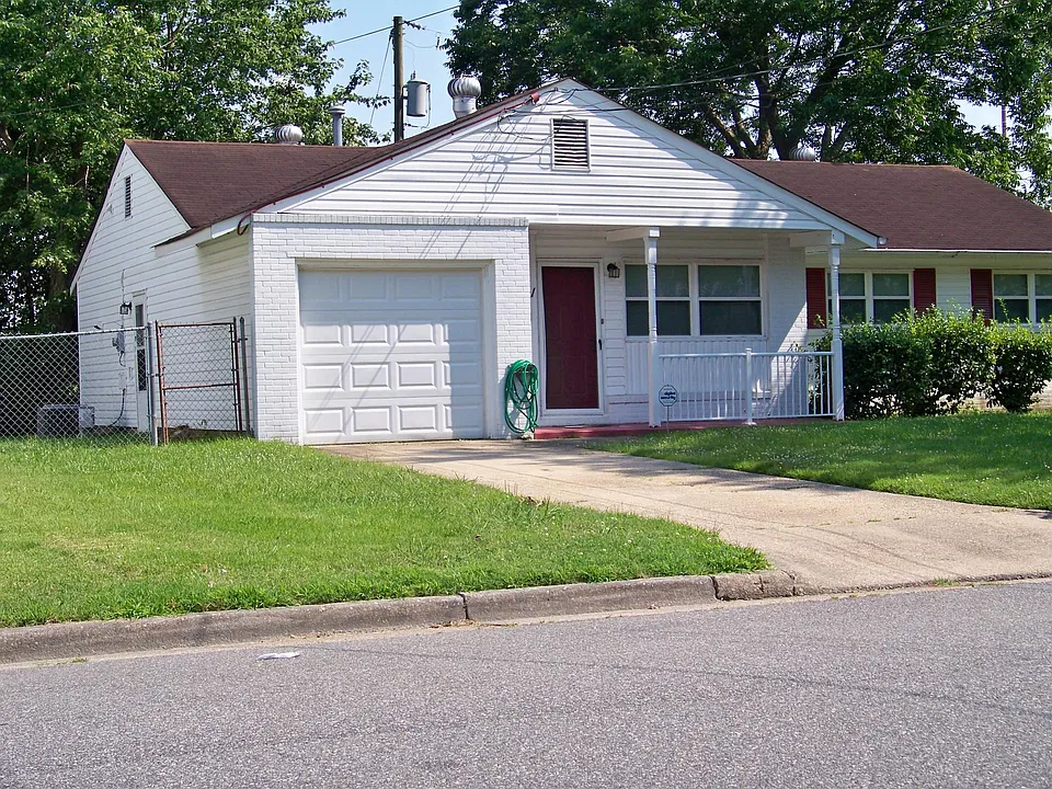 3411 Candlewood Dr