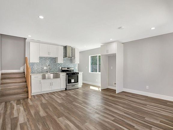 2nd image of 6652 Orion Ave