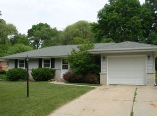 5416 Moorehead Ln, Greendale, WI 53129