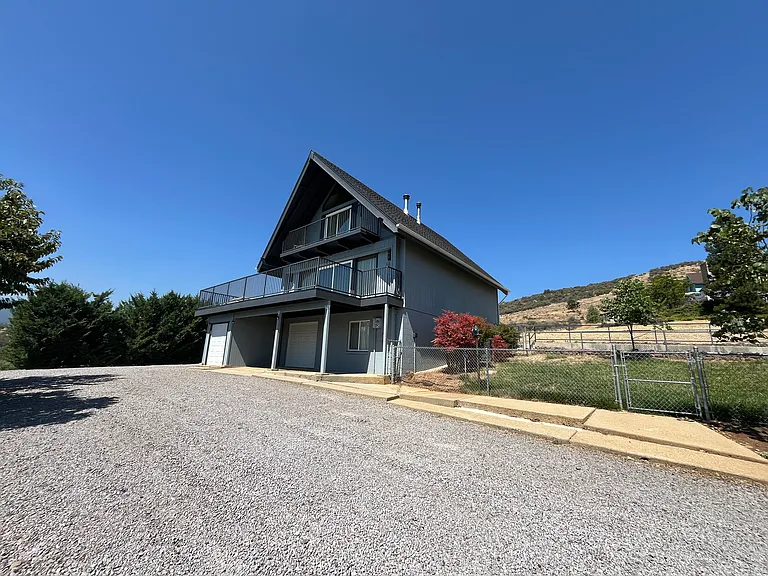 1411 Grizzly Ct — Photo 1