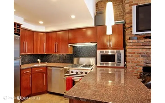 Rented by Douglas Elliman | media 23