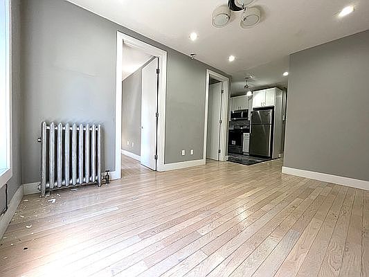 3rd image of 209 Wadsworth Ave #55