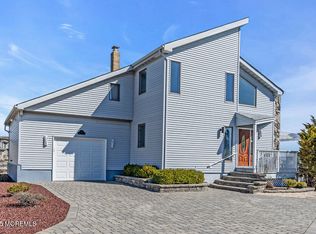 11 Bay Point Dr, Toms River, NJ 08753