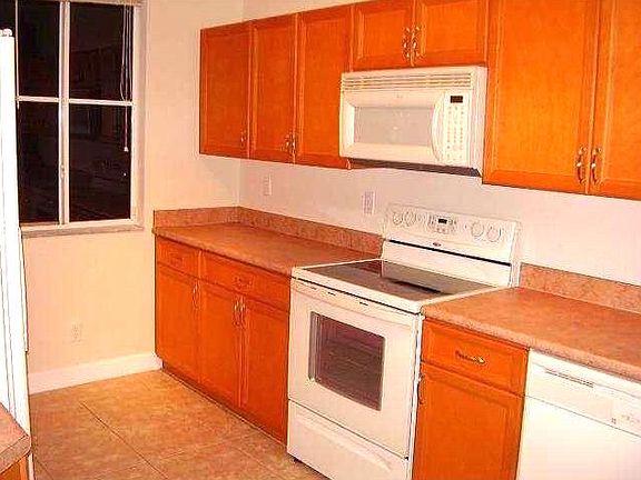 4th image of 412 Bayfront Dr