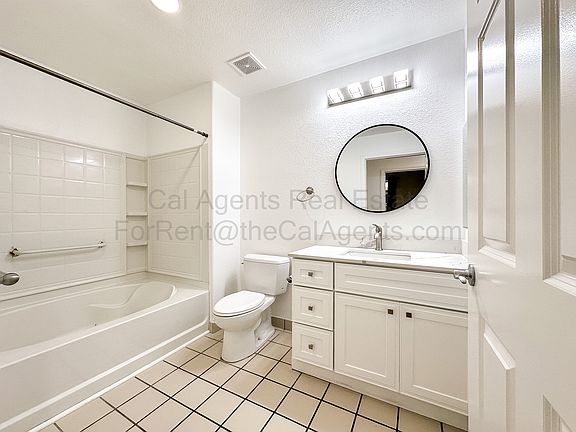 5th image of 1121 40th St APT 4108