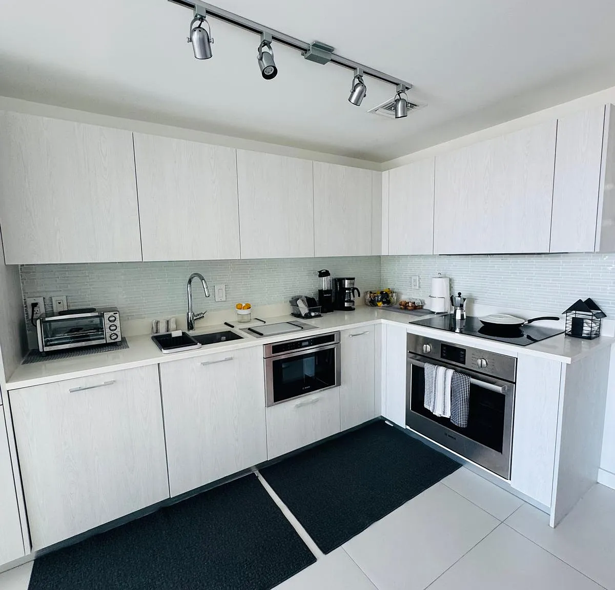 2 bed, 944 sqft, $4,050 — Photo 4