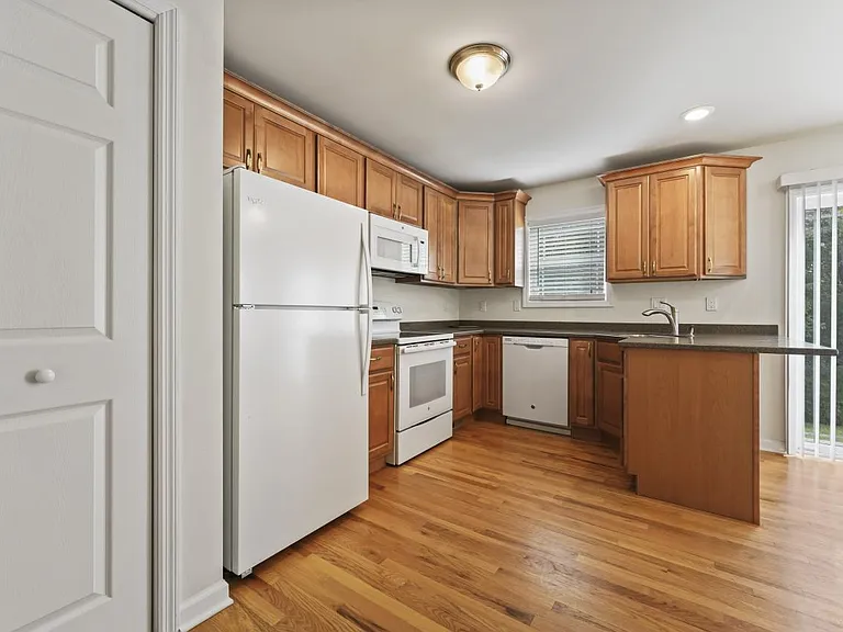 48 Plank Rd #B — Photo 4