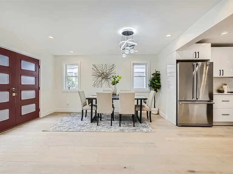 4326 NE 44th St — Photo 3