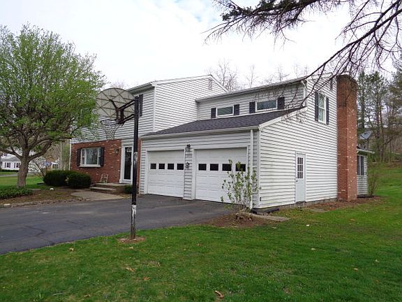 3rd image of 12053 Oakfield Cir