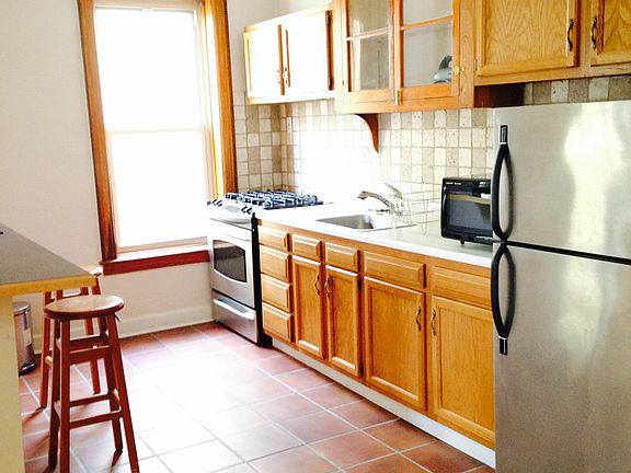 3rd image of 2334 Crescent St