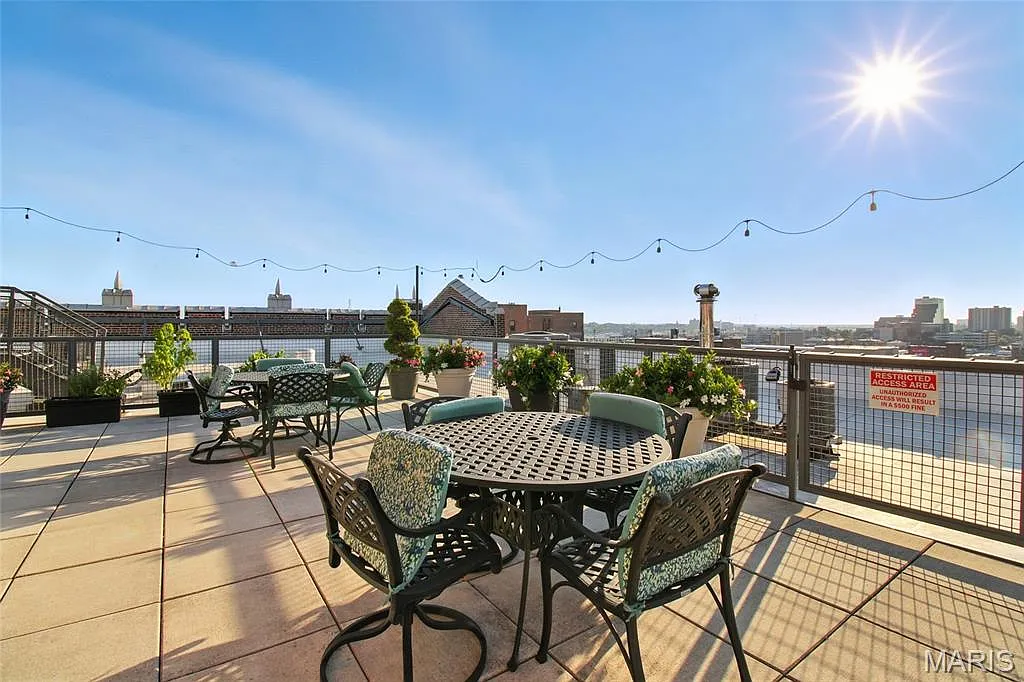 2 bed, 2.0 bath, 1324 sqft, $1,700 — Photo 4