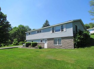 18 Eagle Heights Rd, Troy, NY 12180
