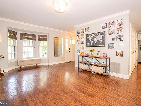 4th image of 1057 Saint Margarets Dr