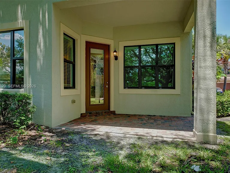 142 SW 127th Ter — Photo 3