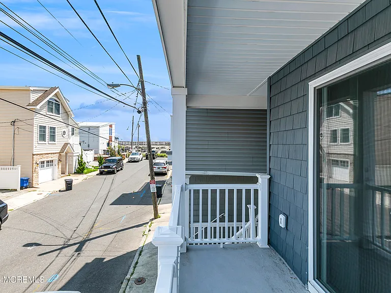 10 NE Church St — Photo 27