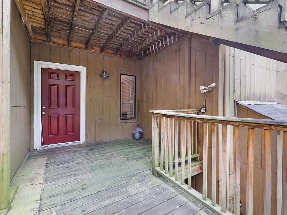 1st image of 3121 Fairington Dr