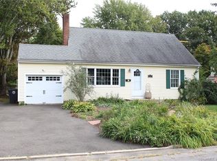 40 Lynmoor St, Milford, CT 06460