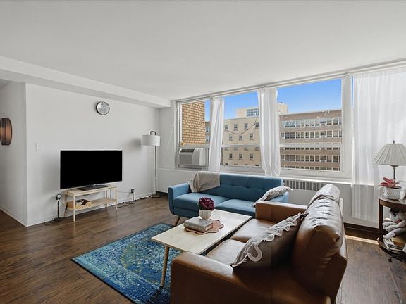 4th image of 3950 N Lake Shore Dr #2103A