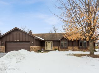 162 Pond Ridge Rd, Libertyville, IL 60048