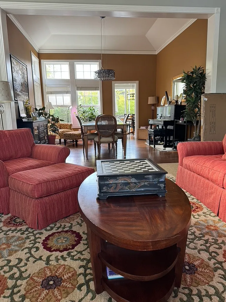 5 bed, 3282 sqft, $4,800 — Photo 3
